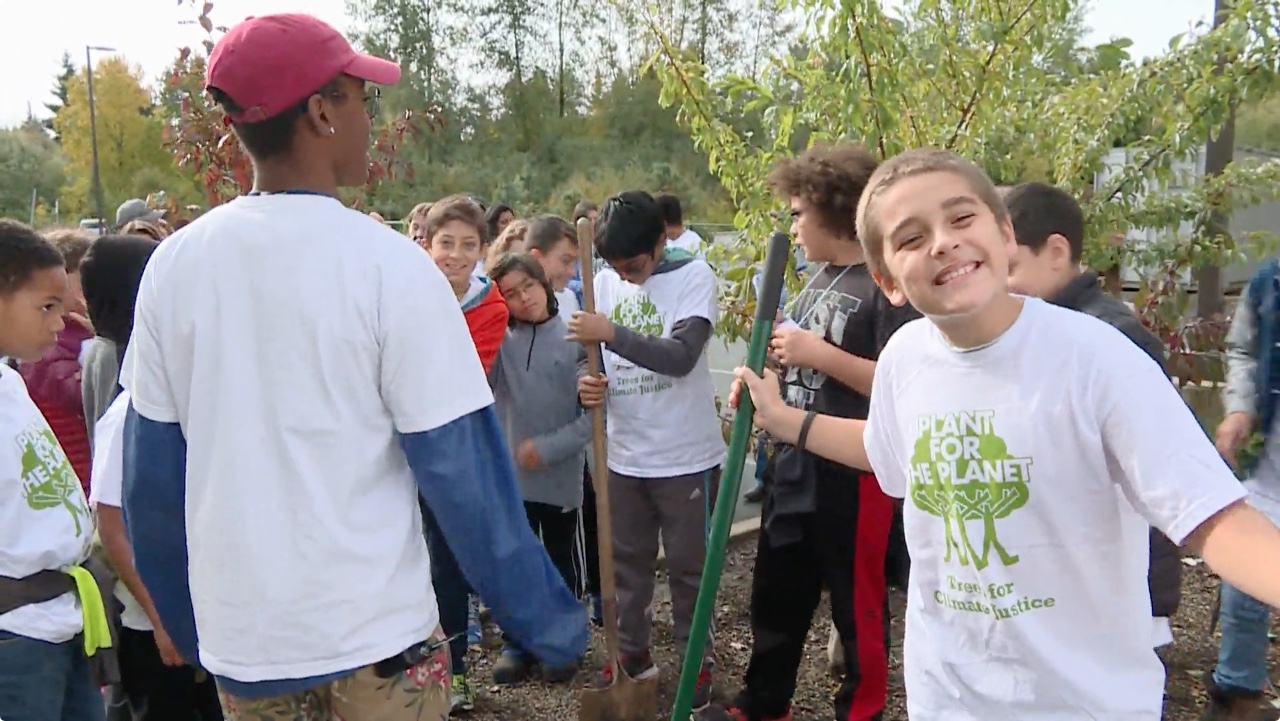 Tree Planting Glee at MET